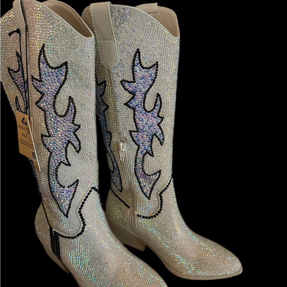 Steve Madden White Heeled Boots with Decorative Stitching